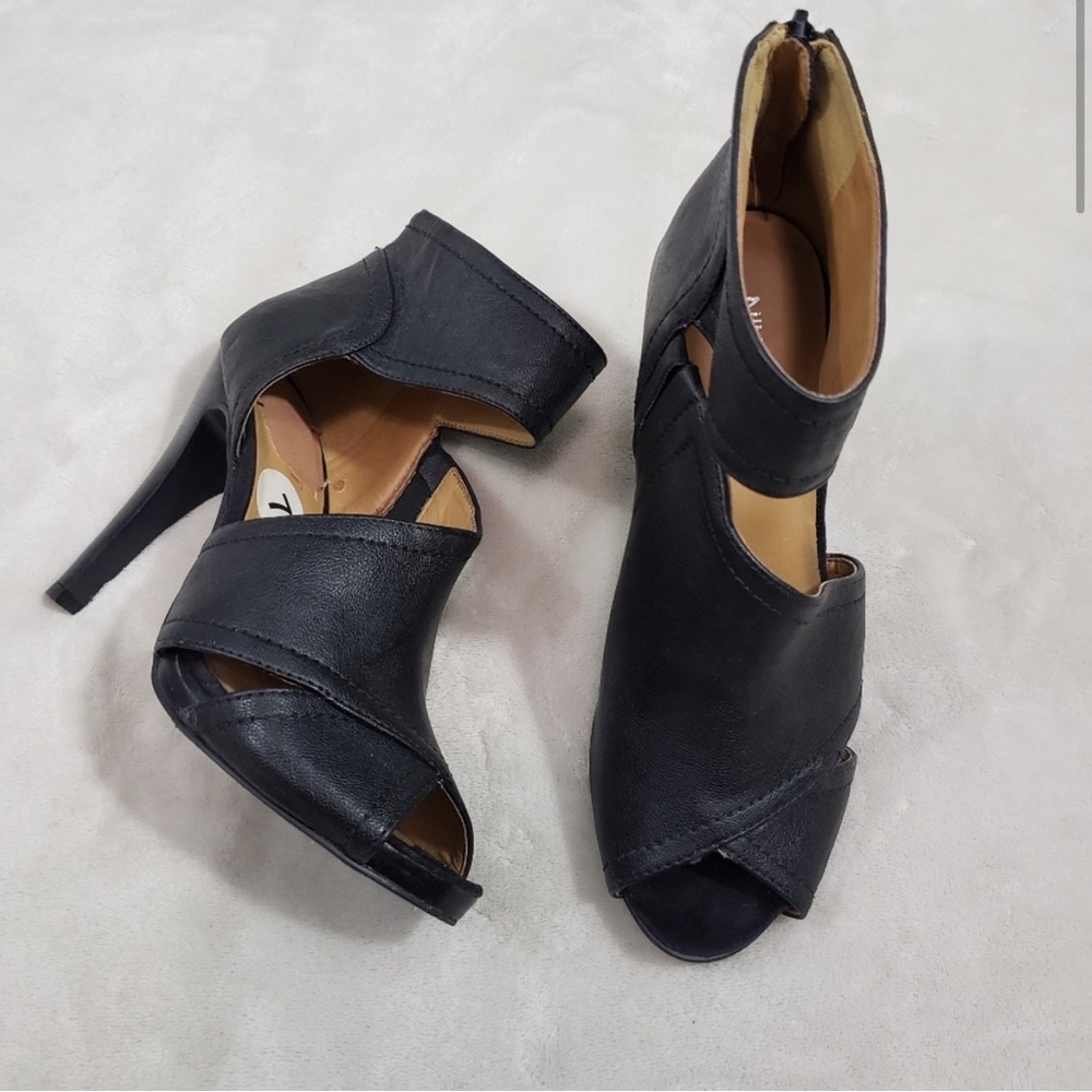 Nine West black heels